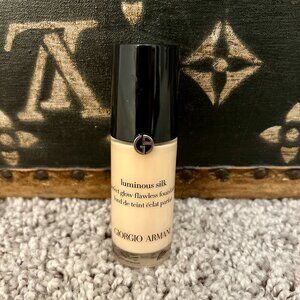 Armani Luminous Silk Natural Glow Blurring Liquid Foundation with 24HR Wear